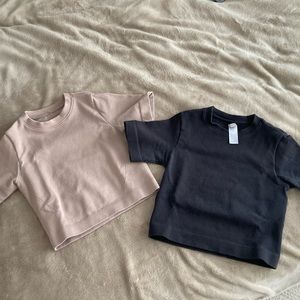 Everlane The Seamless Tee XS/S - in Black and in Burnt Sugar colours